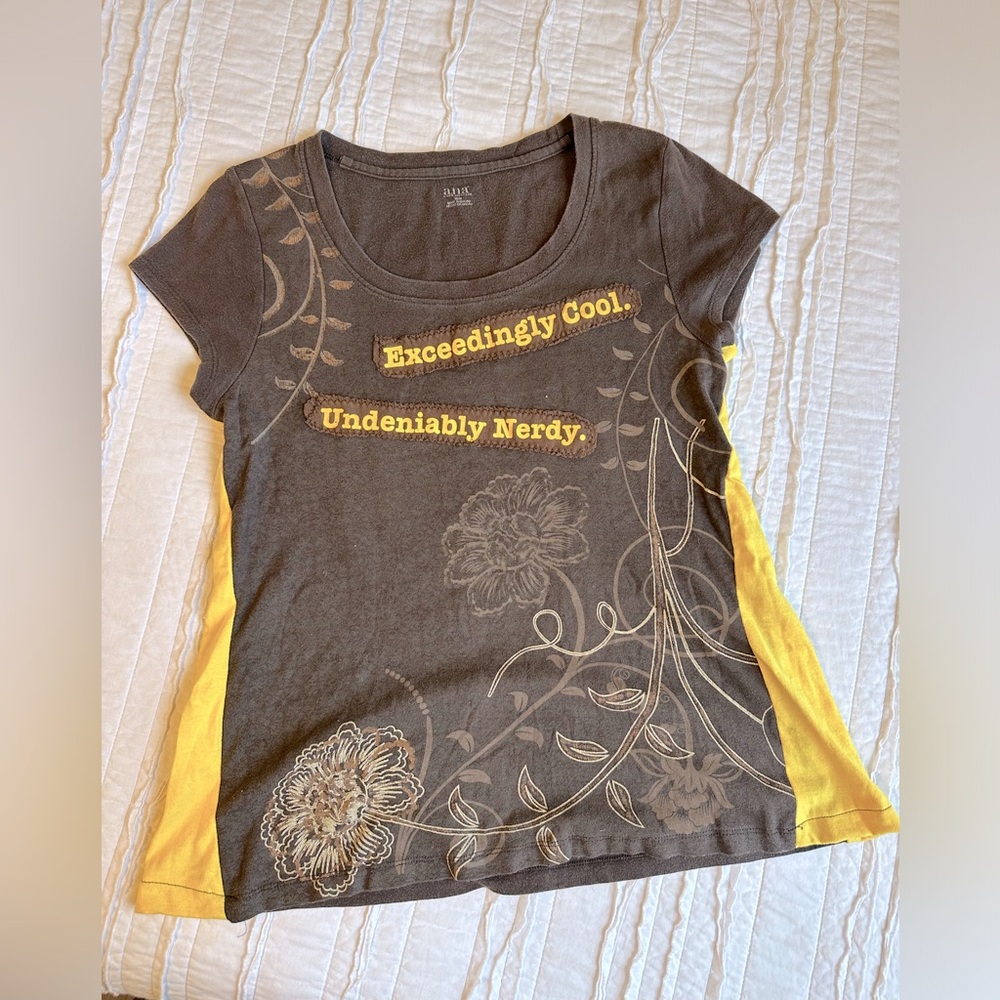 2000s Brown and Yellow baby-T